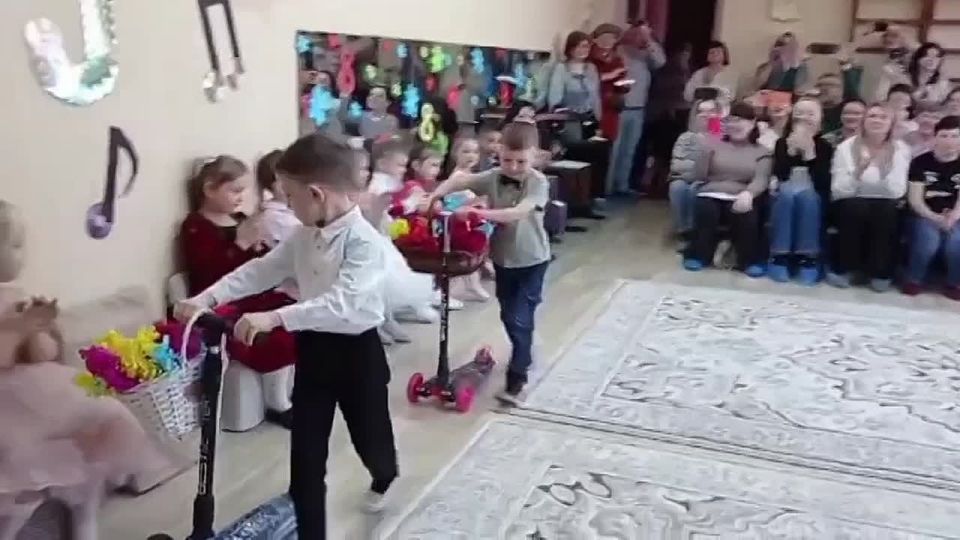 Самое милое видео праздника к женскому празднику из детского сада 9. Трогательное и душевное поздравление для любимых мамочек от малышей!