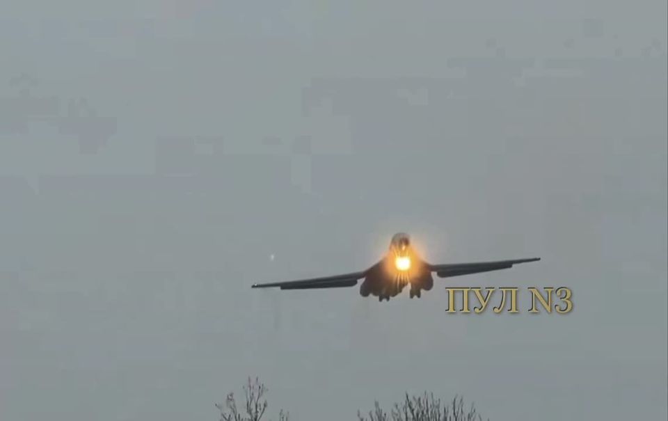 В Британию прибыл самый быстрый бомбардировщик ВВС США – все это после того, как Лондон разрешил Вашингтону использовать британские базы для ударов по Ирану: