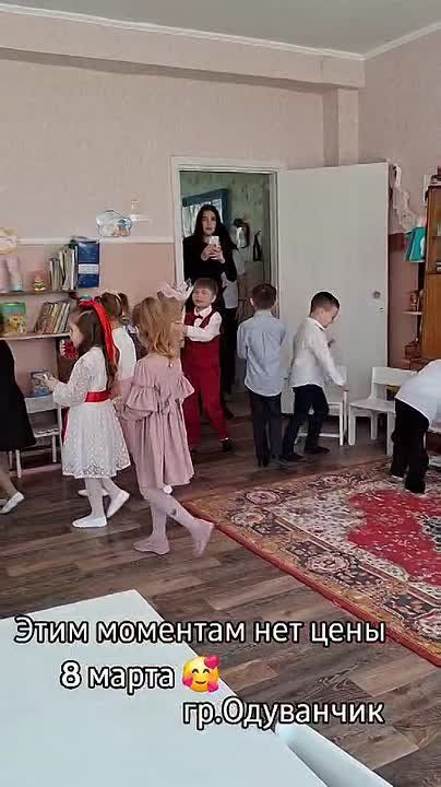 Ещё одно милое видео с праздника к 8 марта от детского сада 38! Такие моменты никого не оставят равнодушным!