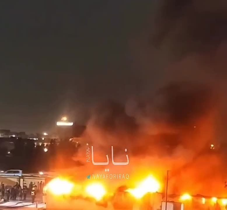 В иракском Багдаде заполыхала электростанция, взрывы слышны возле аэропорта, сообщают СМИ
