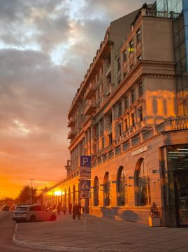 Золотой закат в столице в объективе Виталия Калерина