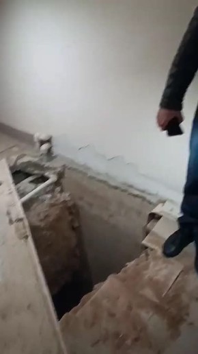 Огромную глубокую яму прямо внутри корпуса компьютерной томографии РКБ показали Виталию Нягу