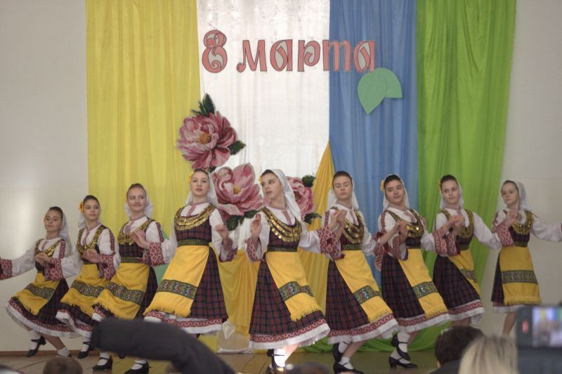  ÌÎÓ ÄÎ «ÄÅÑÒÊÀß ØÊÎËÀ ÈÑÊÓÑÑÒ» ï. ÏÅÐÂÎÌÀÉÑÊ ÑÎÑÒÎßËÑß ÏÐÀÇÄÍÈ×ÍÛÉ ÊÎÍÖÅÐÒ «ÌÅËÎÄÈÈ ÂÅÑÍÛ», ÏÎÑÂßÙ¨ÍÍÛÉ ÌÅÆÄÓÍÀÐÎÄÍÎÌÓ ÆÅÍÑÊÎÌÓ ÄÍÞ