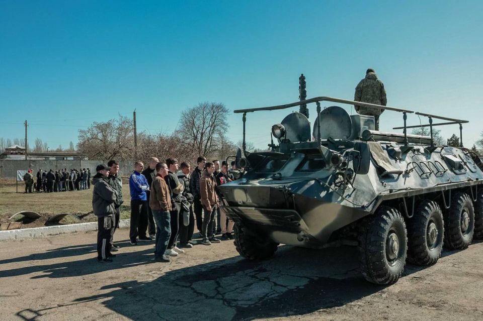 В ДЕНЬ ПРИЗЫВНИКА – С ЭКСКУРСИЕЙ В АРМИЮ