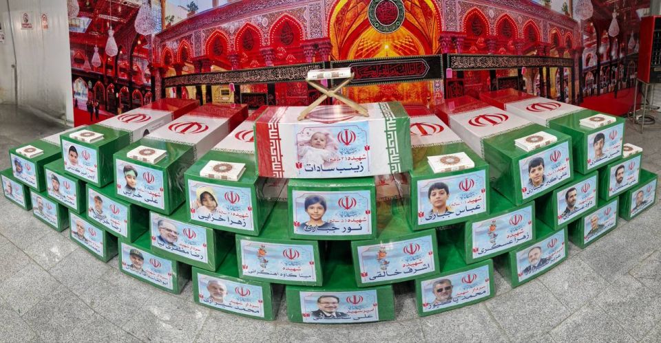 Кадры с сегодняшних похорон в Тегеране жертв ударов США и Израиля.Почти треть из них дети. Европейские «любители деток», так часто рыдающие над постановочными жертвами в Сирии, почему- то сейчас включили режим молчания и...