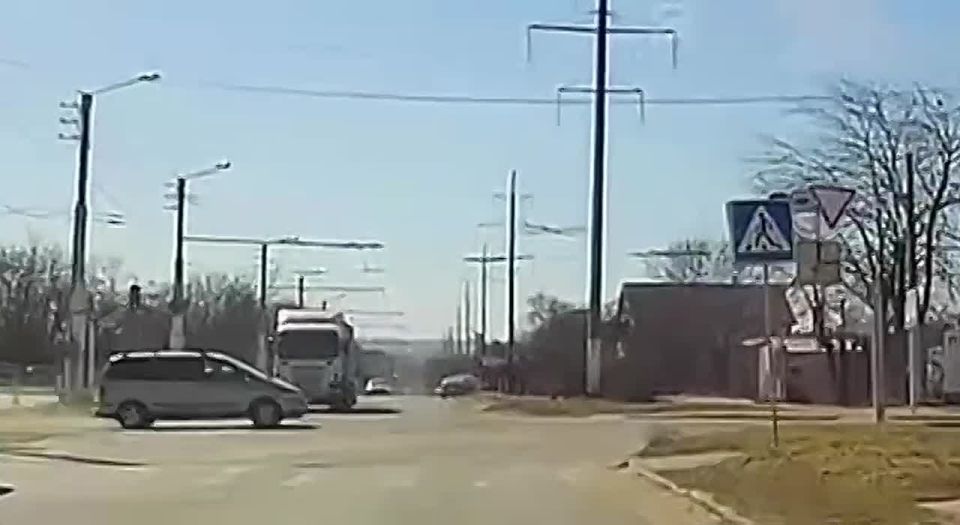 Проезд на красный. ГАИ, ваш клиент- забирайте, число время11:27 на рег верные