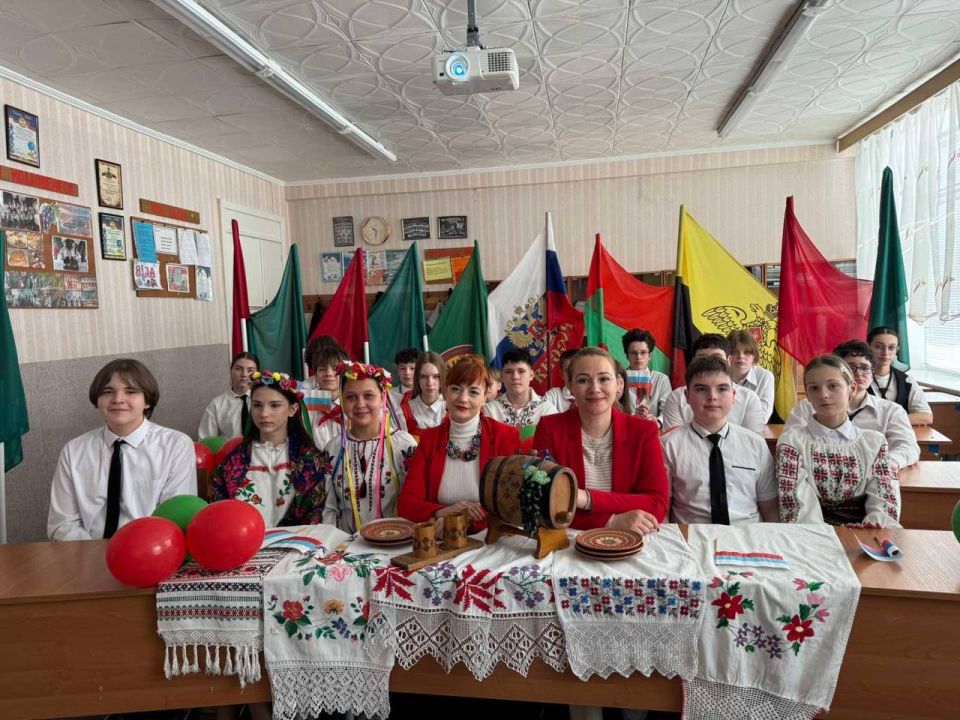 �������, 11 �����, � ������ ������� ��������� ���� ���������� � 15-� ����� ������ ������-������� �������� �� ��� �������: ������, ���������� � ��������