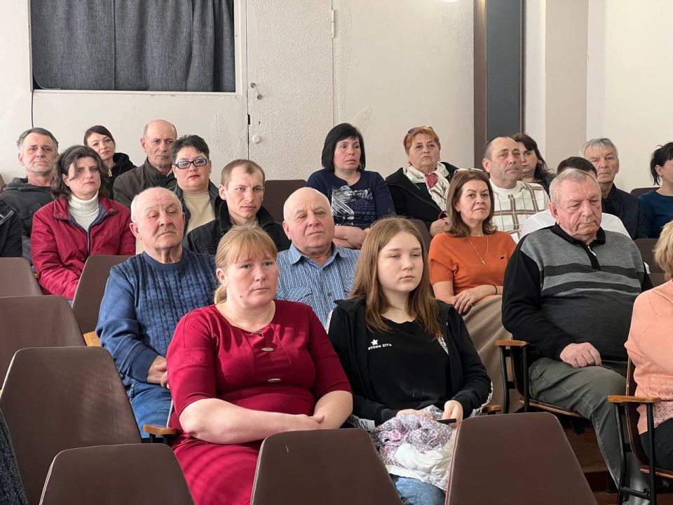 В преддверии Дня работника ЖКХ и бытового обслуживания в малом зале Дворца культуры состоялась церемония награждения представителей отрасли