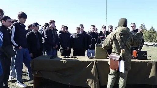 Знакомимся с армией. В Вооруженных силах начались экскурсии ко Дню призывника