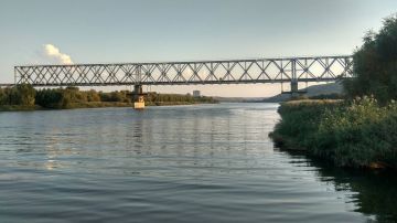 Правительство Молдовы сегодня на внеочередном экстренном заседании ввело режим повышенной готовности на 15 дней в бассейне Днестра из-за угрозы загрязнения воды