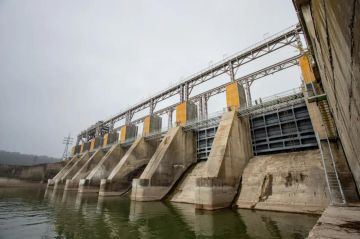 Пятно, которое увидели у Дубоссарской ГЭС, возможно никак не связано с 1,5 тоннами нефтепродуктов, которые идут в нашу сторону