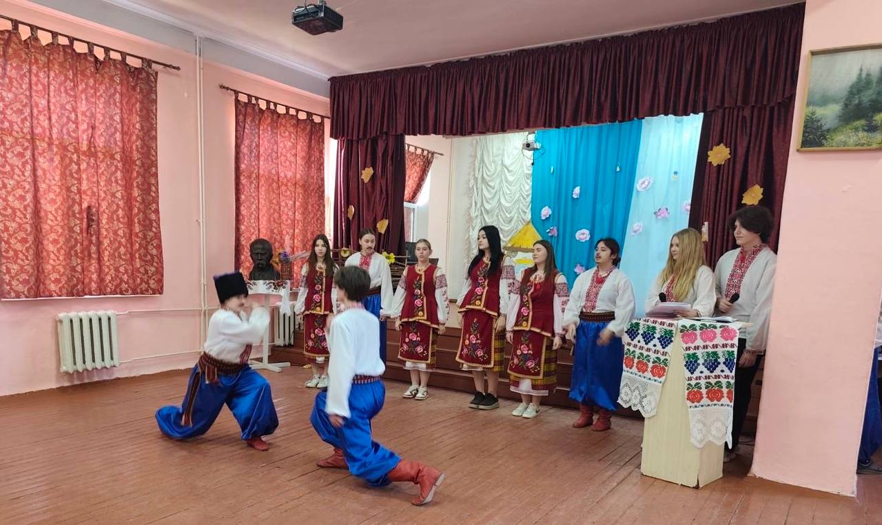 На базе МОУ «Бендерская гимназия №3 им. И.П. Котляревского» состоялся VII городской фестиваль почитателей творчества Тараса Шевченко и украинской культуры