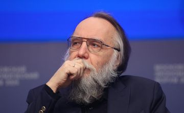 Россиянам нужно полностью отключать интернет весной, чтобы люди жили «настоящей человеческой жизнью», — заявил философ Дугин