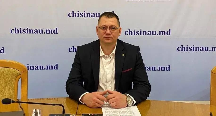 Загрязнение реки Днестр могло быть вызвано дорожным инцидентом с грузовиком, перевозившим масло, заявил экс-муниципальный советник Кишинева Руслан Вербицкий