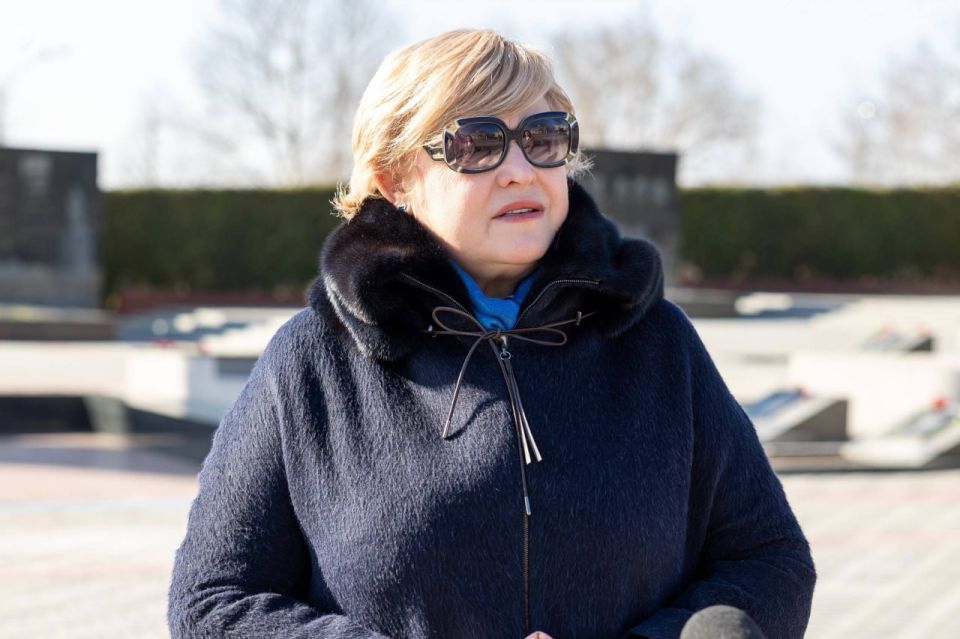 Приднестровцы приходят на Мемориалы Славы, чтобы поклониться подвигу юных ребят, которые ценой жизни подарили возможность другим жить свободно на приднестровской земле, отметила заместитель Председателя Верховного Совета...