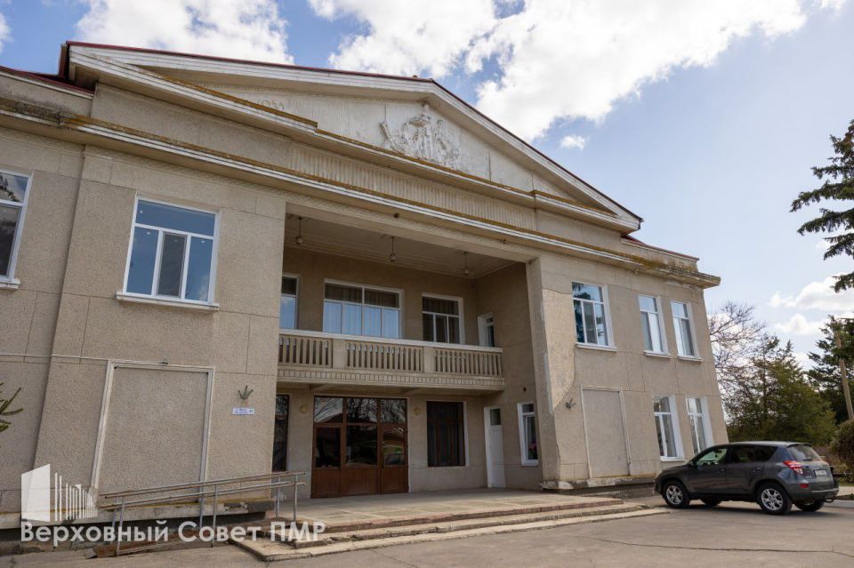 Спикер парламента Татьяна Залевская проверила ремонт в Доме культуры села Коротное