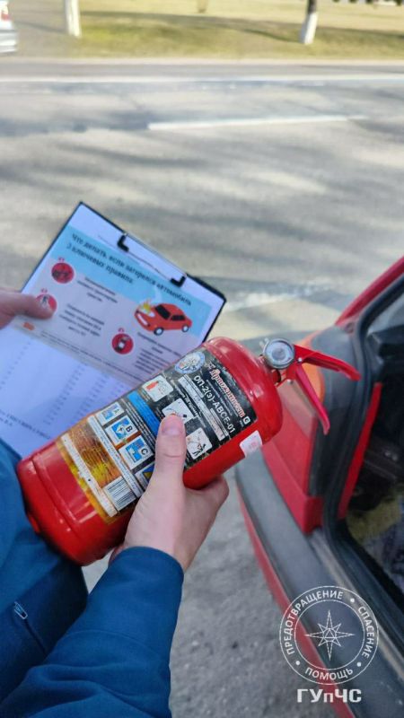 ЗАГОРЕЛАСЬ МАШИНА – БЕРИ ОГНЕТУШИТЕЛЬ!
