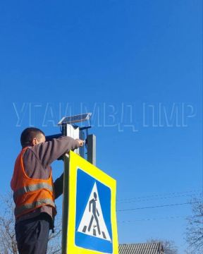 У школ в Ташлыке и Буторе (Григориопольский район) установили мигающие светофоры на солнечных панелях