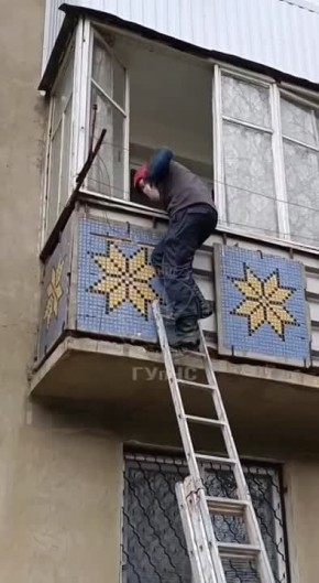 В Тирасполе спасатели помогли ребёнку, запертому в квартире