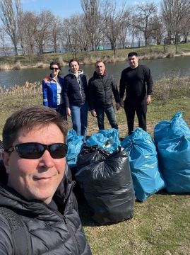 Сотрудники Молдавской ГРЭС собрали мусор на берегу тёплого канала