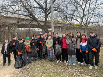 14 мешков пластика и 12 мешков смешанных отходов собрали рыбницкие школьники на берегу Днестра