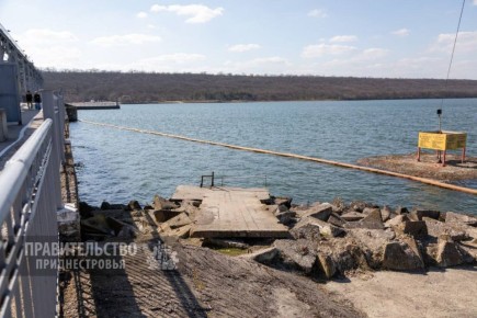 Следов нефтепродуктов возле Дубоссарской ГЭС нет, масляных пятен не обнаружено, сообщил директор станции Борис Герман