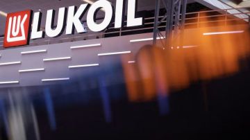 Власти Молдовы разрешили «Лукойлу» временно вернуться на рынок республики на фоне энергокризиса, разрешив продажу имеющихся у компании запасов топлива