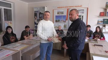 В Слободзее поисковики отряда «Память и слава» передали документы героя Великой Отечественной его родственнику