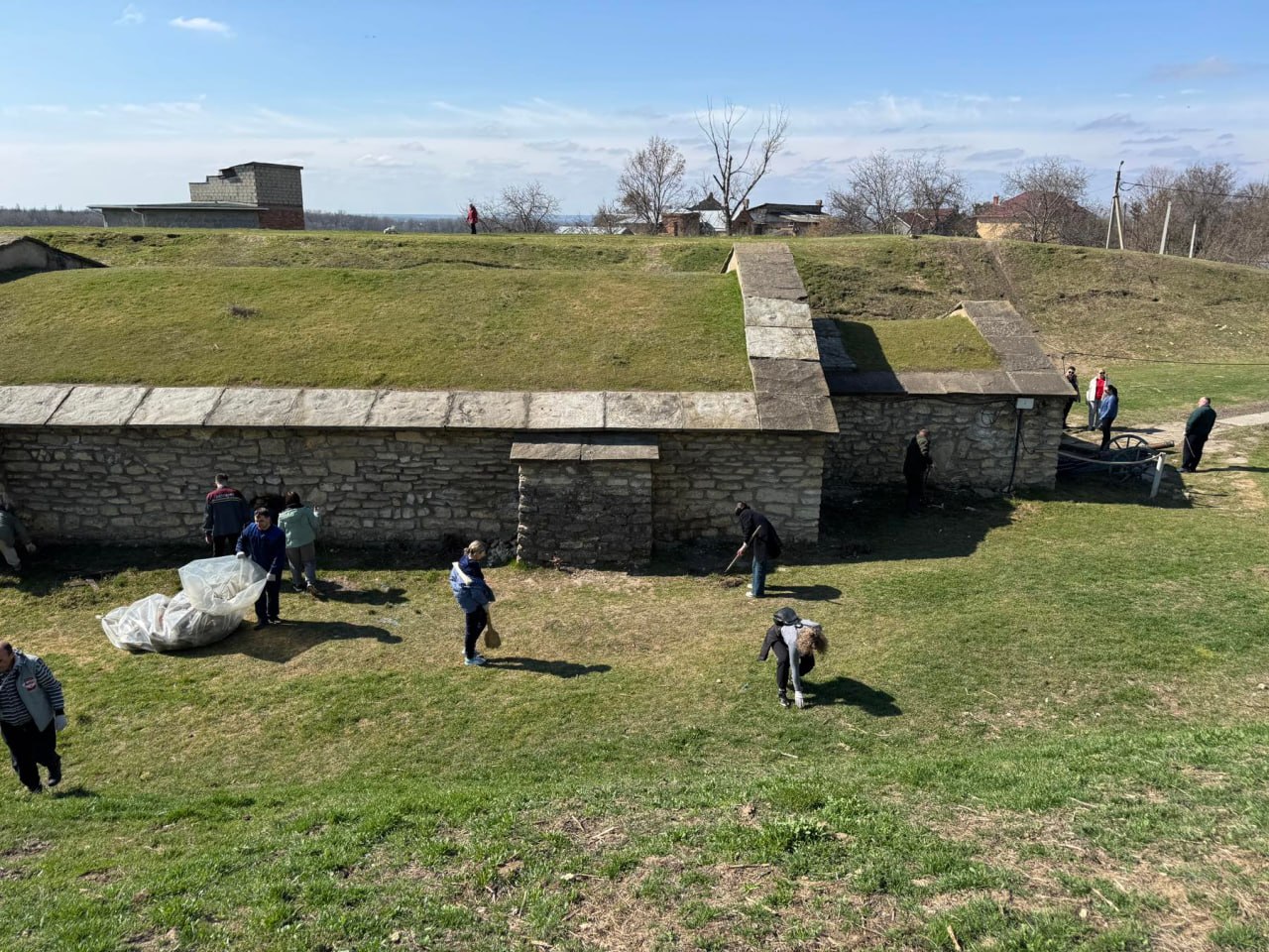 Сегодня к городскому субботнику присоединились и сотрудники МУП «ЖЭУК» г. Тирасполя