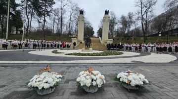 В Кишиневе сегодня открывают «Кладбище румынских героев», на котором похоронены в том числе и солдаты и офицеры армии Антонеску рядом с военнослужащими вермахта