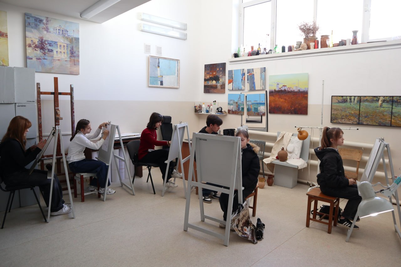 В ТИРАСПОЛЕ ПРОШЁЛ ЕЖЕГОДНЫЙ КОНКУРС «ЮНЫЙ ХУДОЖНИК ПРИДНЕСТРОВЬЯ 2026»