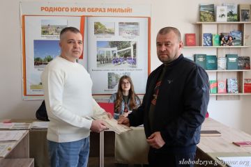 Поисковый отряд «Память и Слава» передал жителю Слободзеи найденные документы прадеда, ветерана Великой Отечественной войны