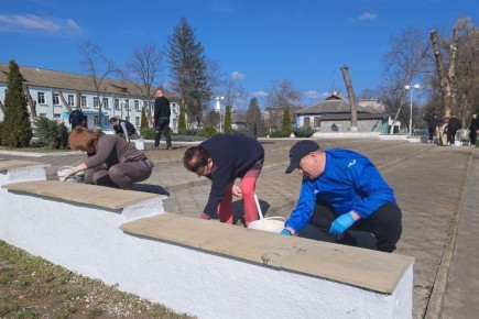 В рамках проведения субботника личный состав Слободзейского РОВД совместно с представителями военного комиссариата вышли на уборку и наведение порядка