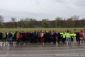 В Слободзее, несмотря на дождь, стартовал районный чемпионат по футболу среди любителей