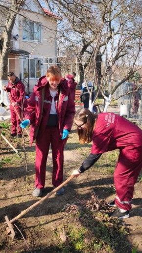Медучреждения вышли на субботник