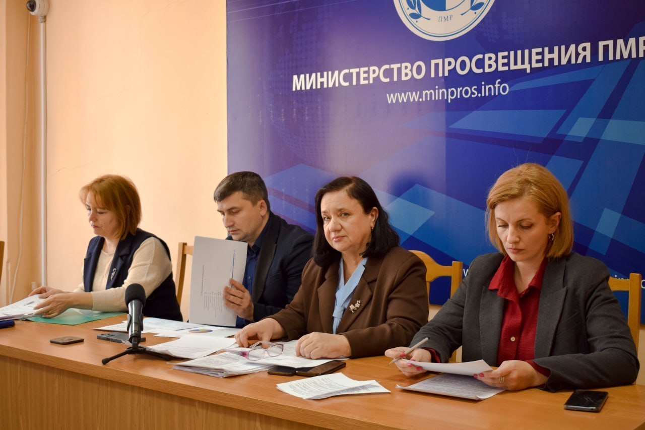 В сфере образования продолжается работа над сокращением отчётности