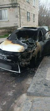 А в Дубоссарах из-за короткого замыкания проводки загорелся «Лексус»