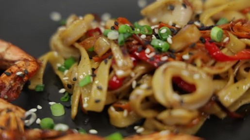 Пасхальные скидки на тигровых креветок и кальмаров завтра стартуют в столичном магазине «Акватир»