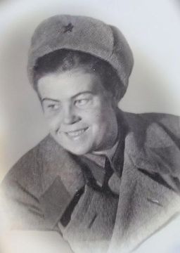 После войны судьба привела её на юг. Здесь она встретила своего супруга, Казновского Алексея Нестеровича, с которым прошла долгий жизненный путь