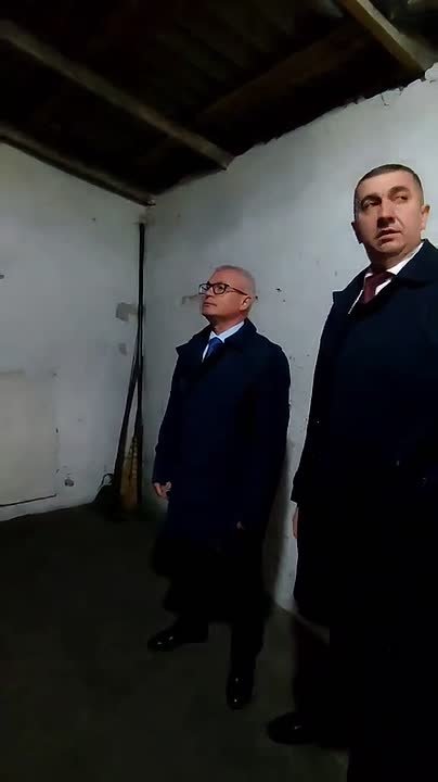 Виталий Нягу сегодня заехал во вторую каменскую школу, это самая большая школа района, там стоят сразу два твердотопливных котла