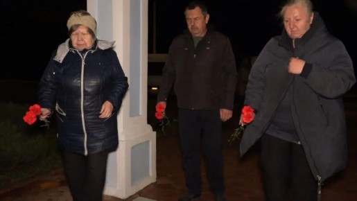 Семья капитана Григория Ечина рано утром пришла на место трагедии 1 апреля 1992 года