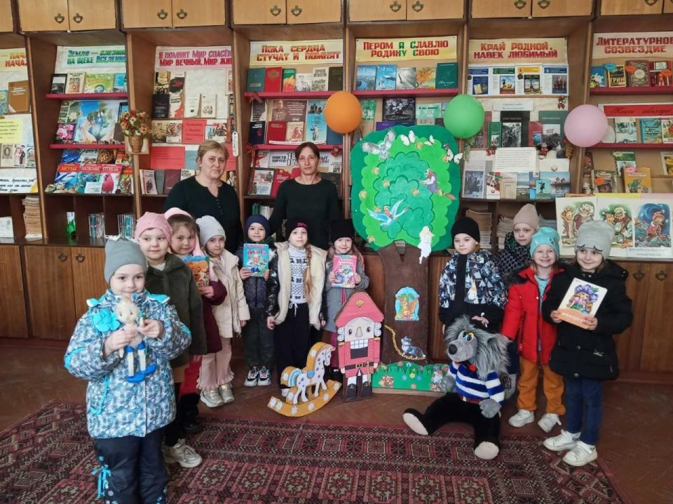 В СЛОБОДЗЕЙСКОЙ ГОРОДСКОЙ БИБЛИОТЕКЕ ПРОШЛА ЛИТЕРАТУРНАЯ ВСТРЕЧА «С КНИГОЙ ДРУЖИТЬ – ИНТЕРЕСНО ЖИТЬ!»