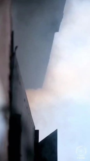 Тренировка пожарных в огневом симуляторе — нулевая видимость, высокая температура, а ещё проверка на стрессоустойчивость