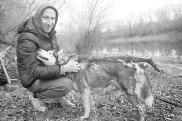 Гуляешь с Борисом по улице, а он то и дело останавливается и, используя одному ему ведомые источники пресной воды, то тут, то там поливает саженцы… В этом весь Эфрос, неравнодушный, любящий природу человек