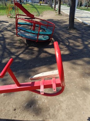 Детская площадка в центре Рыбницы (за Гос