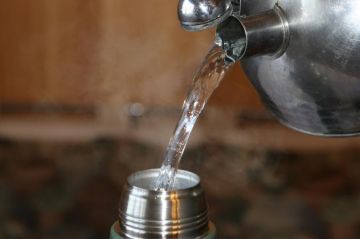 В Бендерах 2-летняя девочка получила ожоги 2–3-й степени, опрокинув на себя термос с горячим чаем