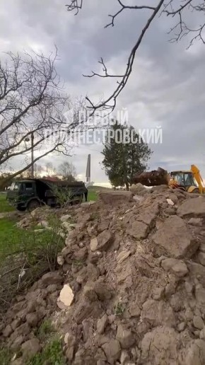 На Кицканском плацдарме убрали обломки старого здания