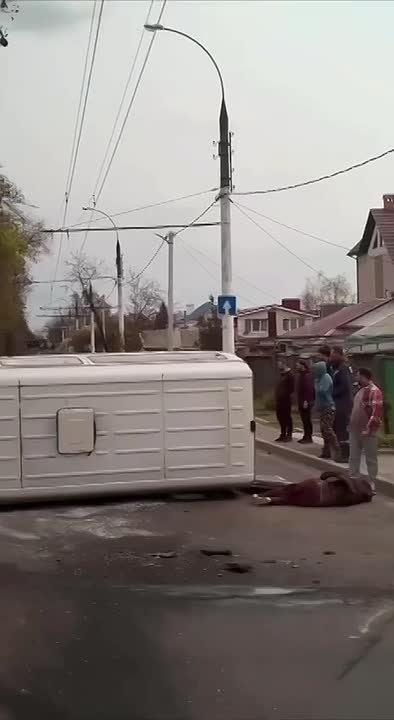 Маршрутка перевернулась в Тирасполе на перекрёстке Свердлова и Полецкого