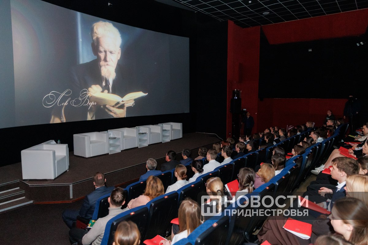 Виталий Нягу рекомендовал молодёжи равняться на ученых, художников и музыкантов, которые родились в Приднестровье и обогатили мировую науку и культуру