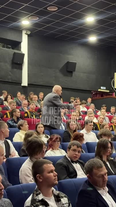 «Гордитесь, что вы приднестровцы», – Первый Президент ПМР Игорь Смирнов обратился к молодёжи: